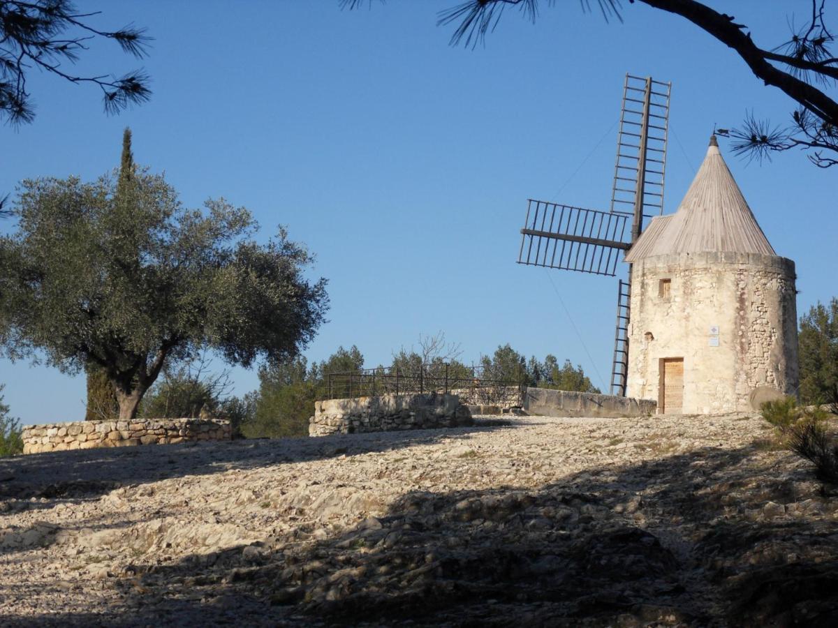 Lou Meinado Saint-Martin-de-Crau Dış mekan fotoğraf